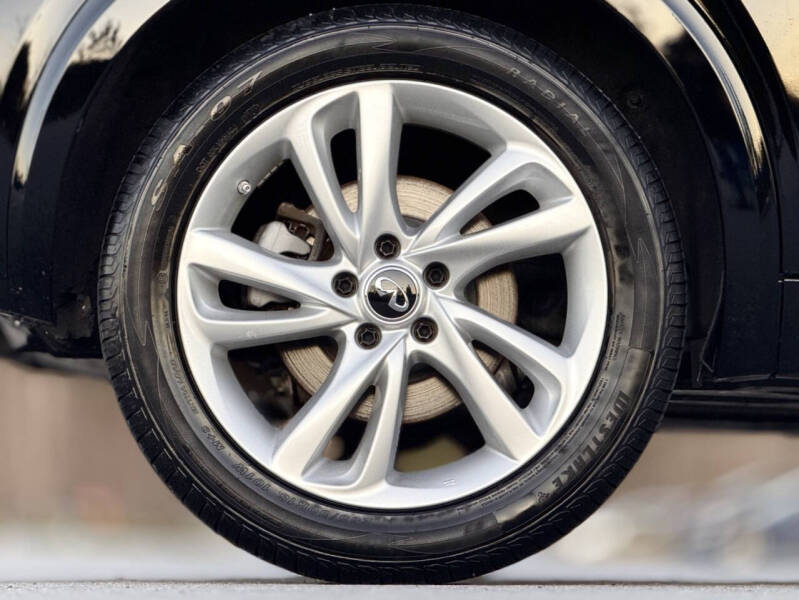 2018 Infiniti QX30 Premium