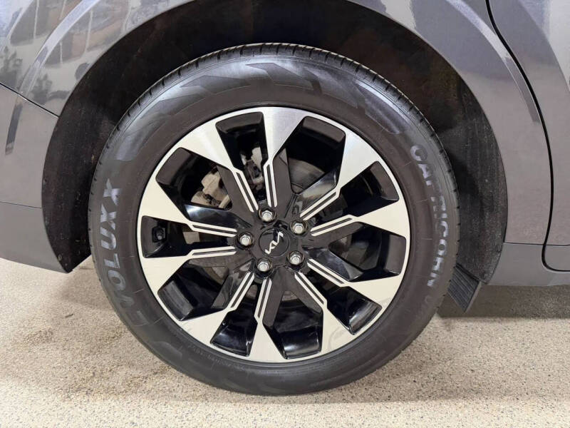 2023 Kia Carnival EX