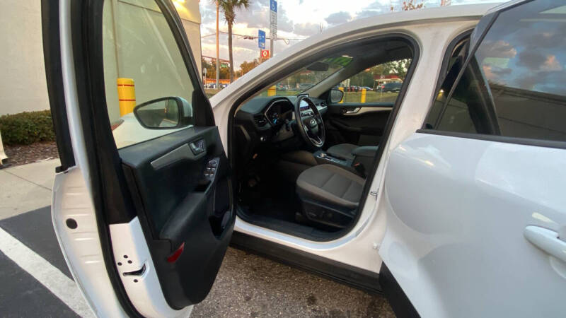 2020 Ford Escape SE