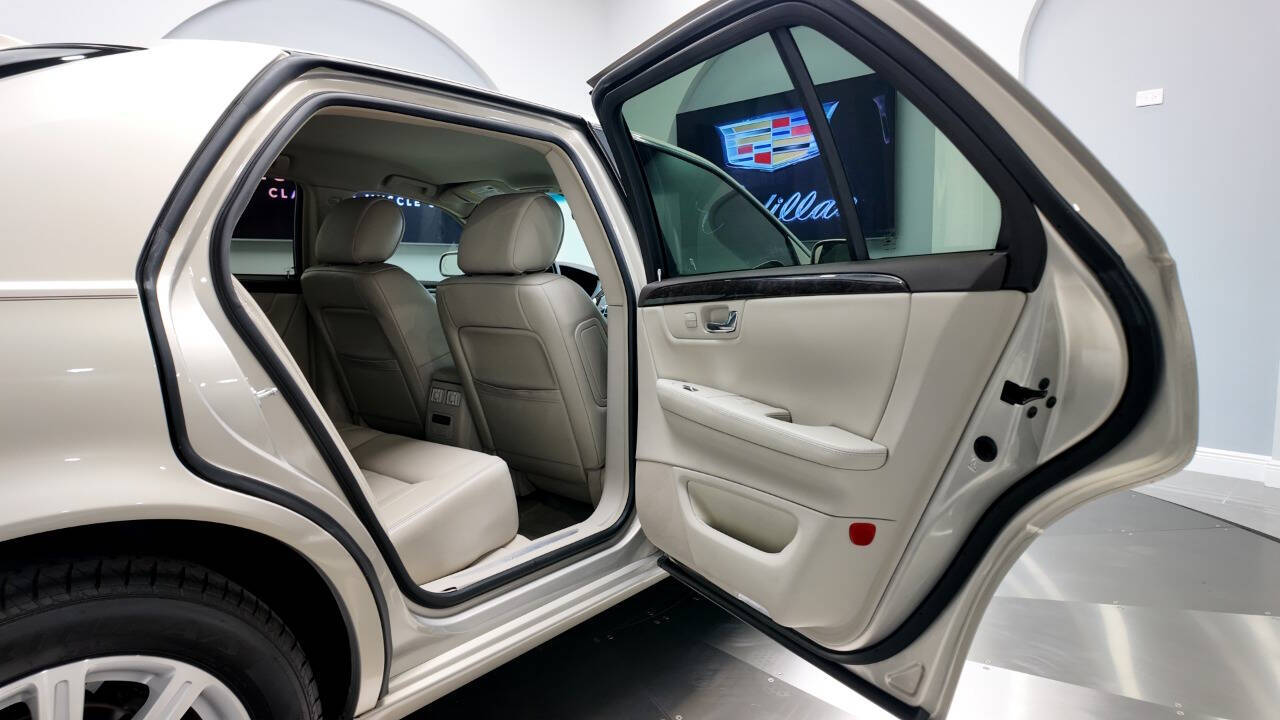 2009 Cadillac DTS 43