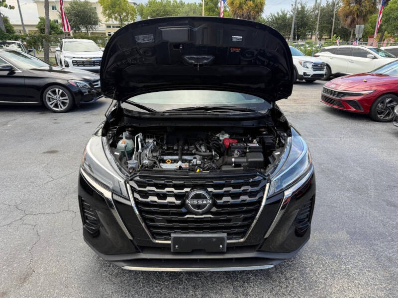2024 Nissan Kicks SR