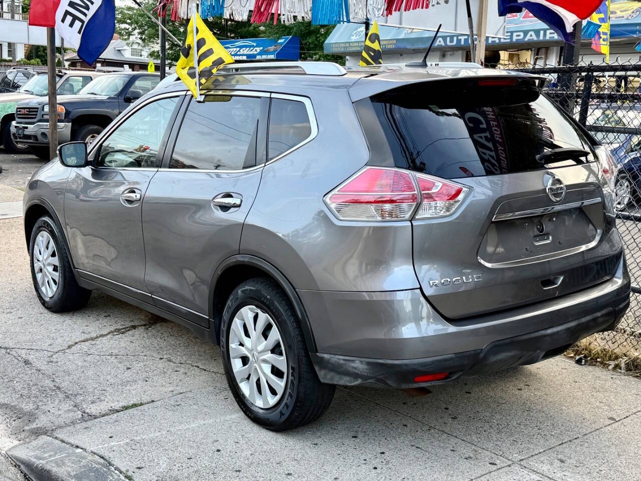 2016 Nissan Rogue S AWD 4dr Crossover - Brilliant Silver exterior view 6