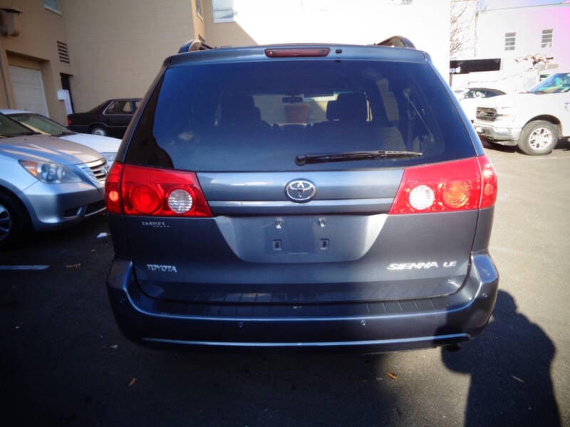 2008 Toyota Sienna LE photo 6