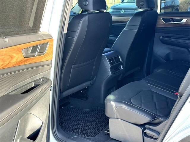 2025 Volkswagen Atlas SE