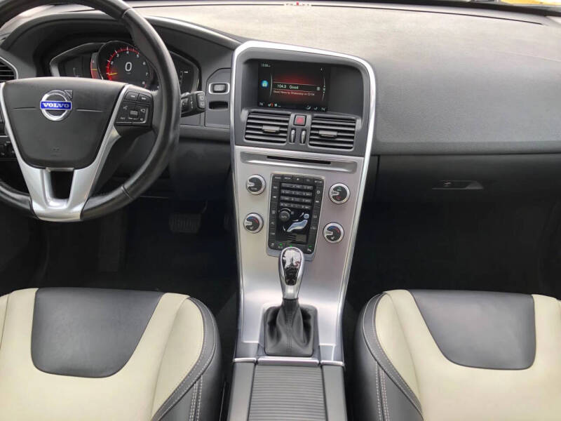 2017 Volvo XC60 T6 Dynamic