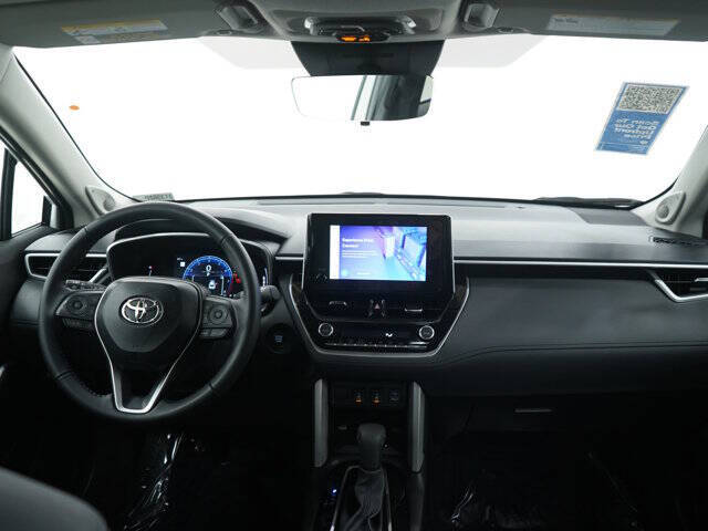2025 Toyota Corolla Cross XLE