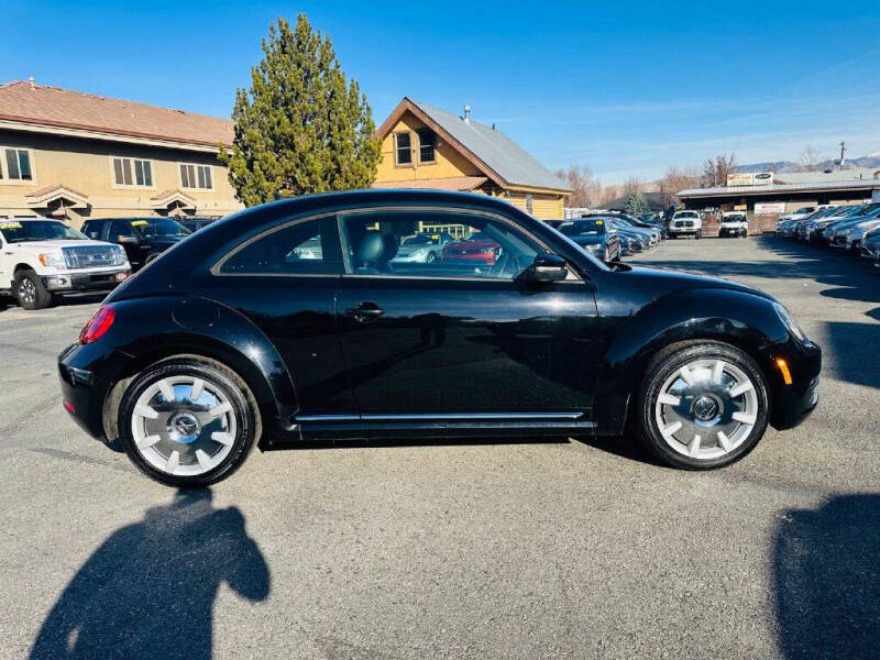 2012 Volkswagen Beetle null photo 8