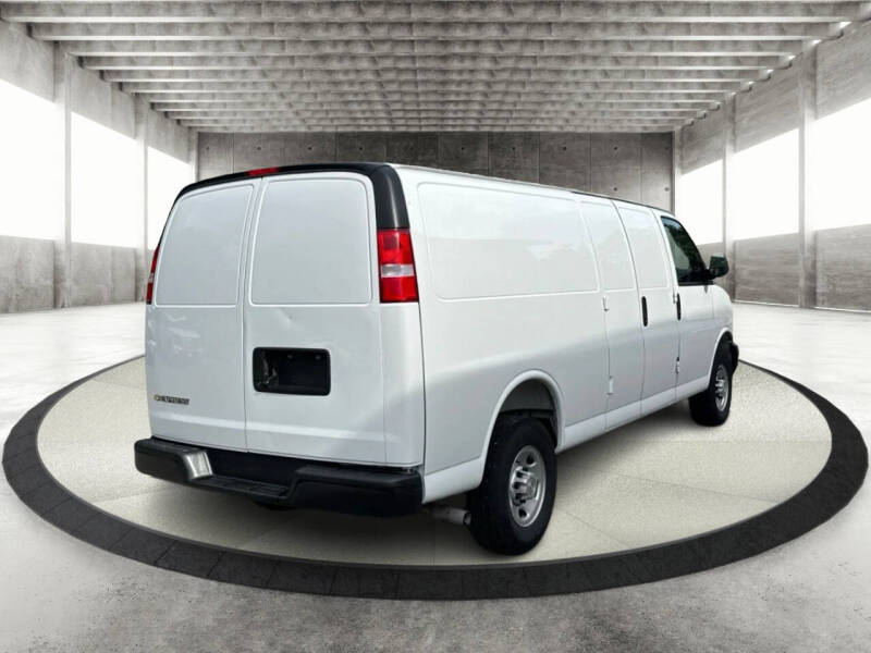 2025 Chevrolet Express 2500