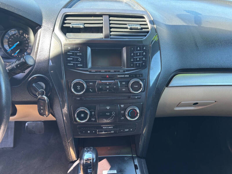 2017 Ford Explorer