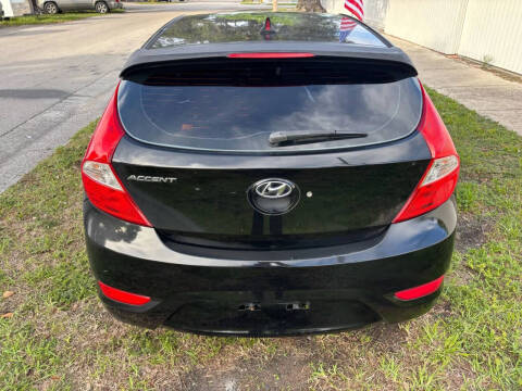 2013 Hyundai Accent SE