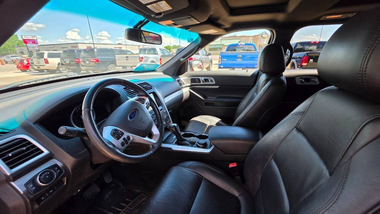 2015 Ford Explorer XLT AWD 4dr SUV - Ruby Red Metallic Tinted Clearcoat exterior view 5