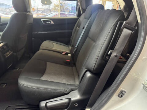 2017 Nissan Pathfinder SV