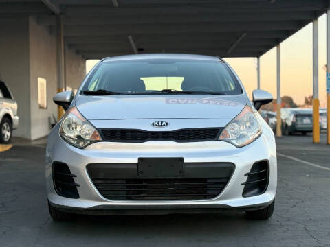 2016 Kia Rio 5-Door LX