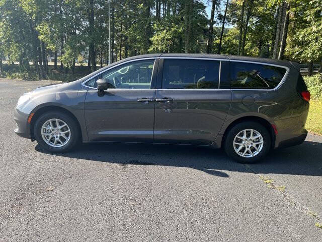 2022 Chrysler Voyager LX