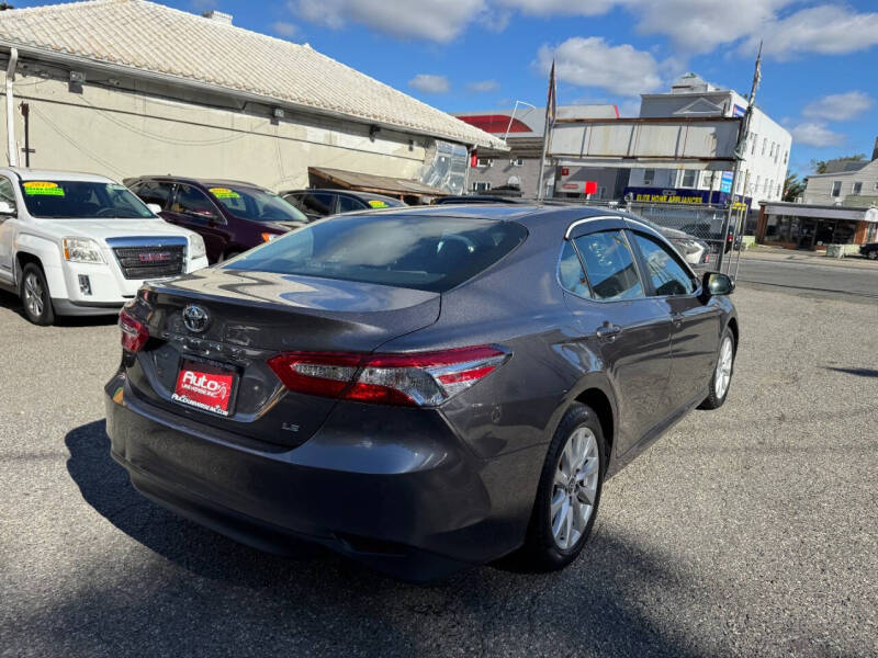 2018 Toyota Camry LE photo 4