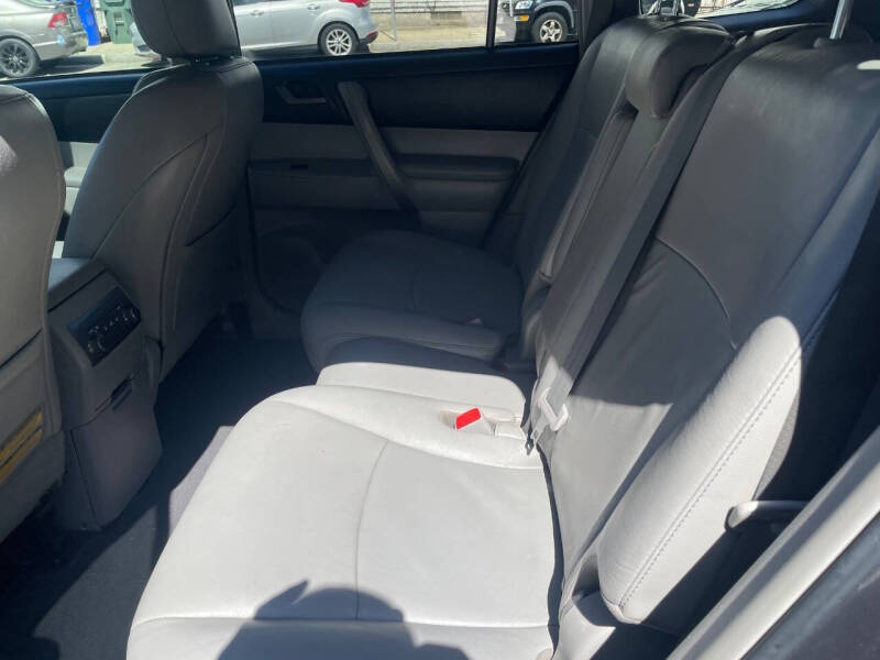 2011 Toyota Highlander SE