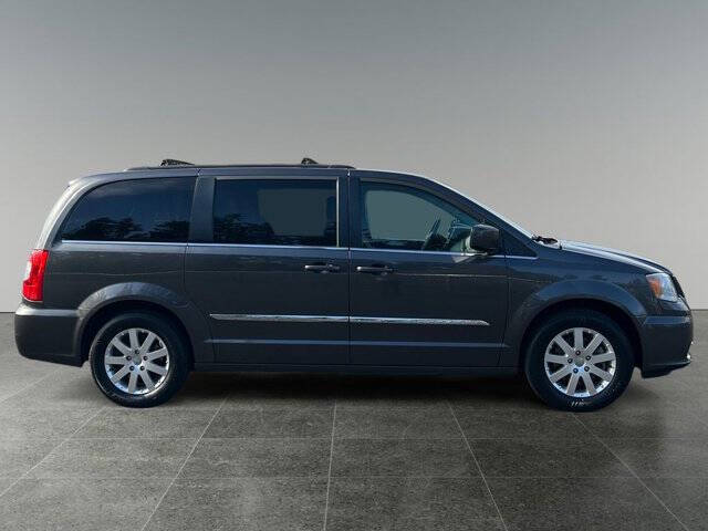 2016 Chrysler Town and Country Touring