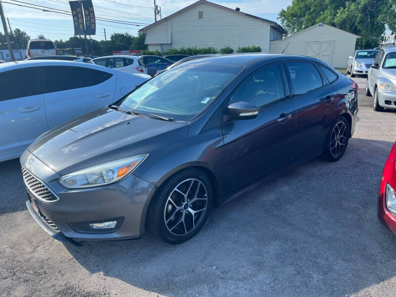 2015 Ford Focus SE's photo