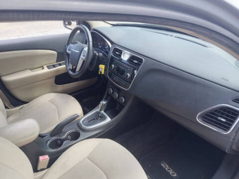 2013 Chrysler 200 Touring