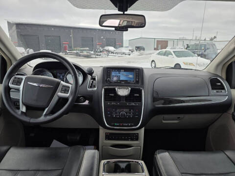 2012 Chrysler Town and Country Touring-L