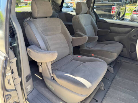 2005 Toyota Sienna LE 7 Passenger