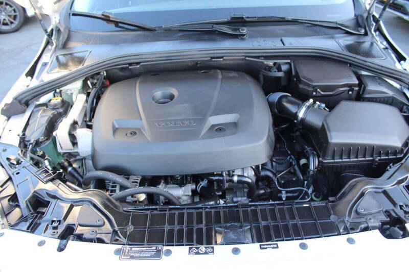 2018 Volvo V60 Cross Country T5 Premier