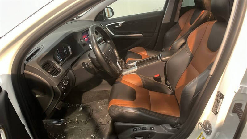 2018 Volvo V60 Cross Country T5 Premier