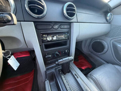 2005 Ford Mustang V6 Deluxe