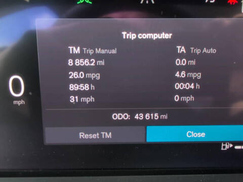 2023 Volvo XC40 B5 Plus Dark Theme