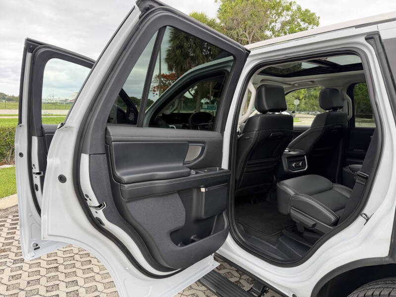 2025 Ford Expedition Platinum
