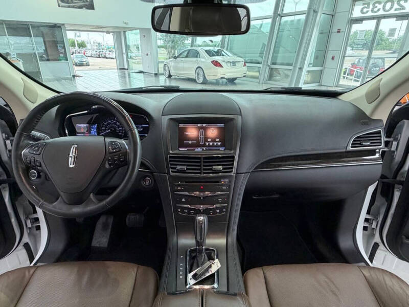 2014 Lincoln MKT