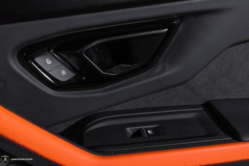 2025 Lamborghini Urus SE