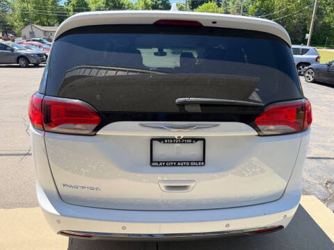 2017 Chrysler Pacifica Touring-L Plus