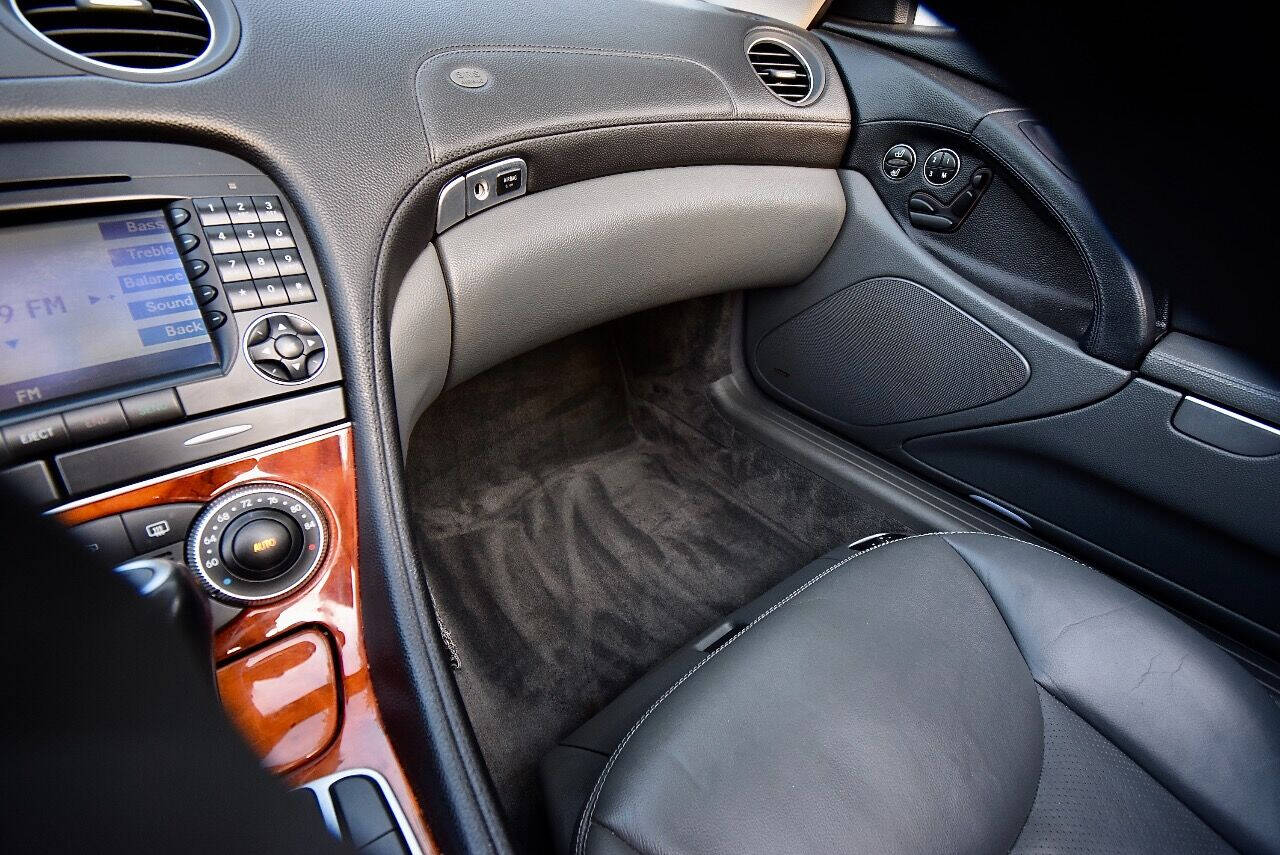 2005 Mercedes-Benz SL-Class 52