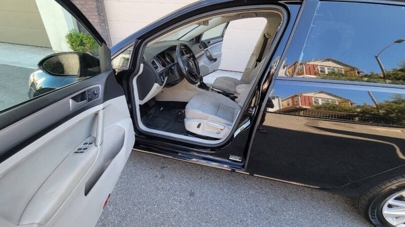 2016 Volkswagen Golf TSI S