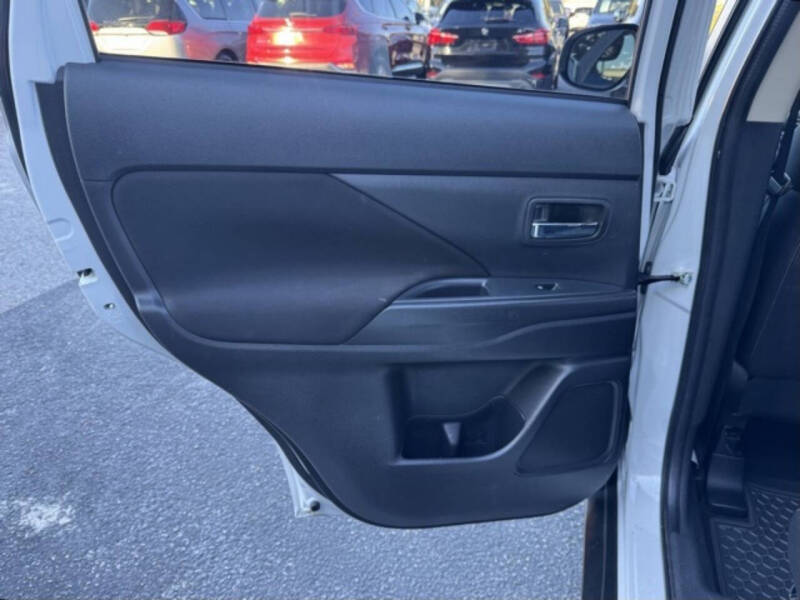 2020 Mitsubishi Outlander ES