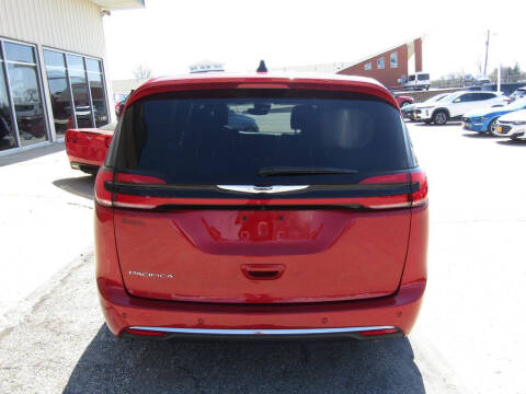 2025 Chrysler Pacifica Select