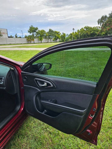 2017 Chrysler 200 Touring