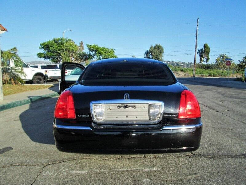 2011 Lincoln Town Car Signature Limited photo 7