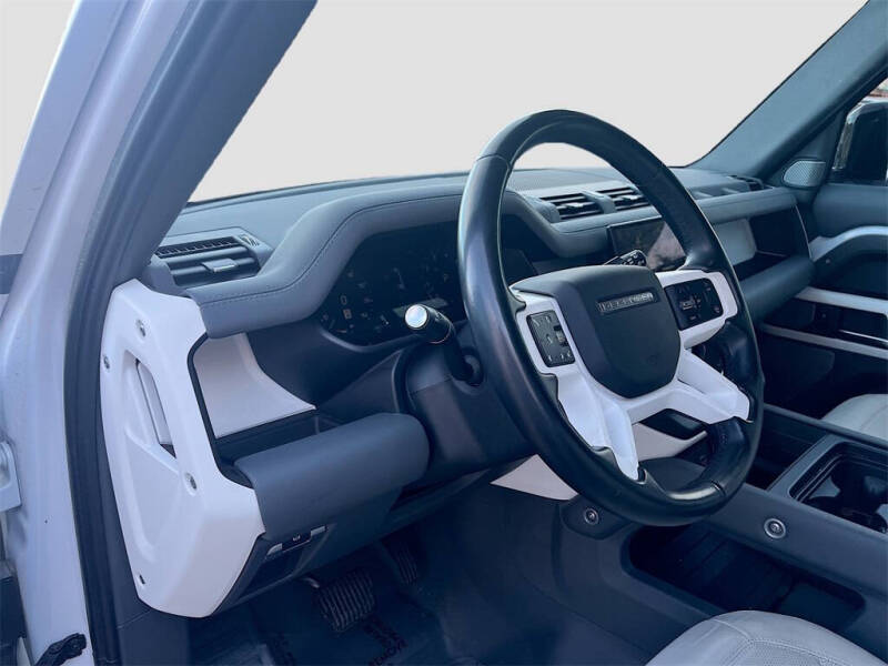 2023 Land Rover Defender 130 SE