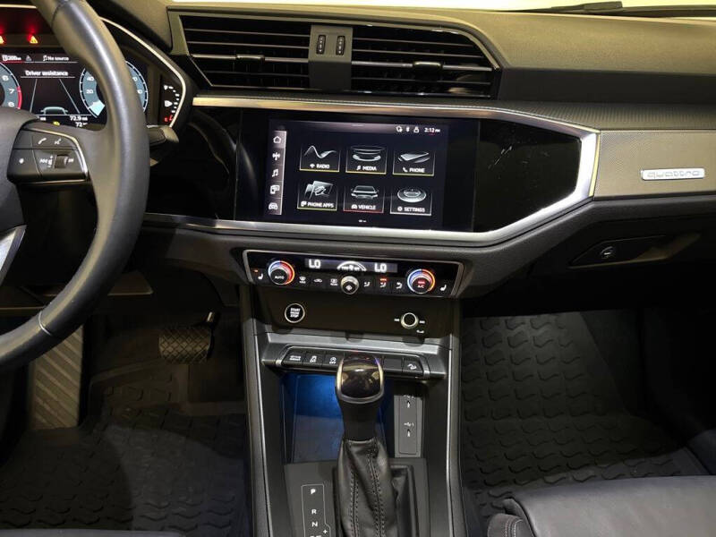 2022 Audi Q3 quattro S line Prem Plus 45 TFSI