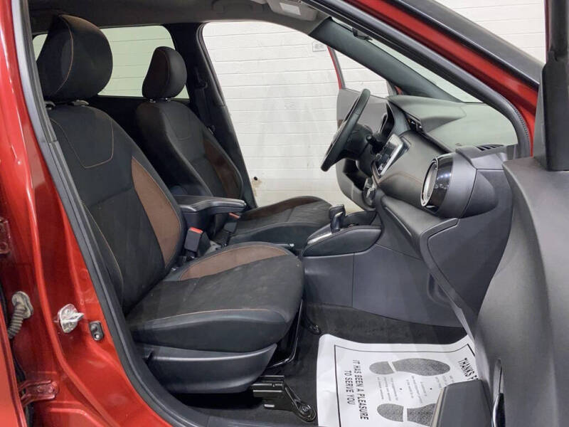 2020 Nissan Kicks SR