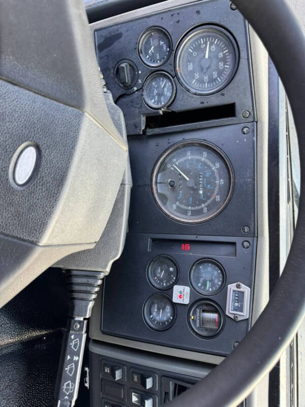 1993 Ford CF8000