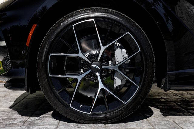 2025 Aston Martin DBX 707