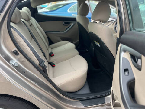 2014 Hyundai Elantra SE