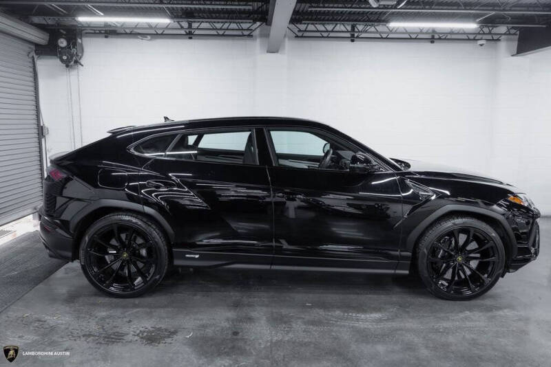 2023 Lamborghini Urus S