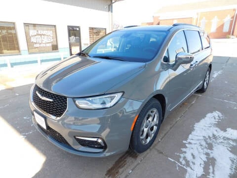 2022 Chrysler Pacifica for sale at Mid Kansas Auto Sales in Pratt KS