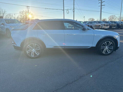 2024 Cadillac LYRIQ Luxury 1