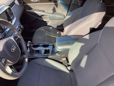 2019 Kia Sorento LX V6