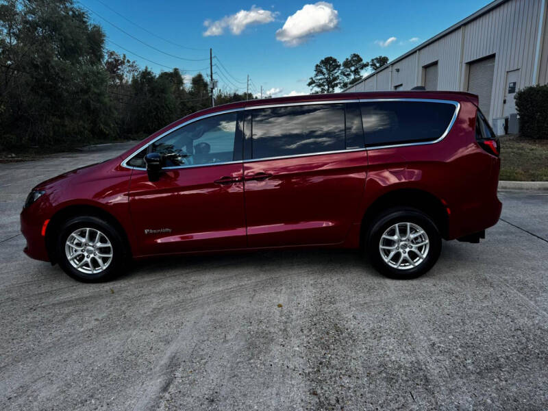 2025 Chrysler Voyager LX